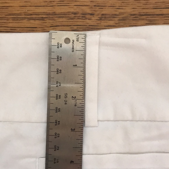 New York & Company, White skort, size 4. Short skirt that has shorts under it. - Picture 6 of 6